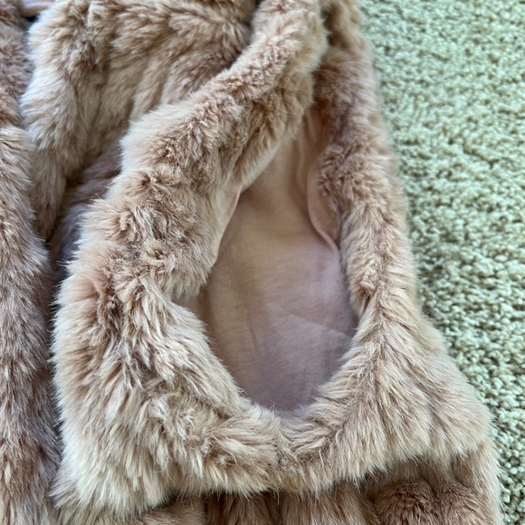 Express Pink Faux Fur Hooded Vest Pockets Hook & Eye Closure Warm Cozy M/L Boho - Picture 14 of 15